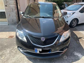 Lancia Ypsilon 1.2 69 CV 5 porte Gold 05/2016 km 4