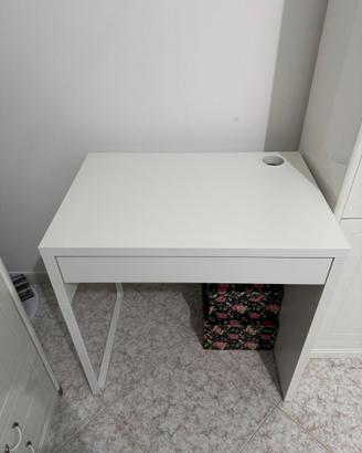 Piccola scrivania Ikea 73x50cm e altezza 75cm