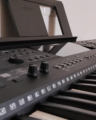 TASTIERA YAMAHA PSR E463 "PRATICAMENTE NUOVA"