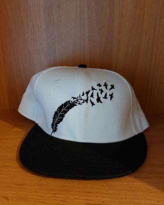 Cappello bianco con visiera
