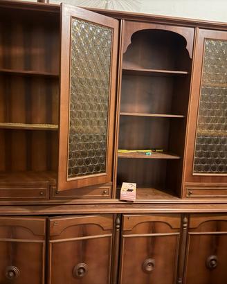 Credenza com vetrine e cassetti