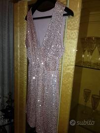 Vestito paiettes foderato internamente sotto ascel
