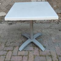 Tavoli-sgabelli, bar-ristorante