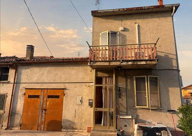 Porzione di casa su due livelli - rif. 540