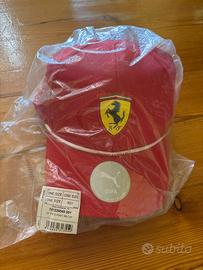 Cappello ferrari nuovo mai utilizzato sigillato