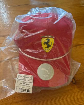 Cappello ferrari nuovo mai utilizzato sigillato
