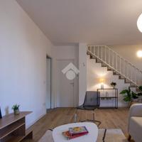 VILLA A SCHIERA A TRONZANO VERCELLESE