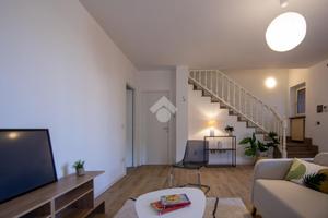 VILLA A SCHIERA A TRONZANO VERCELLESE