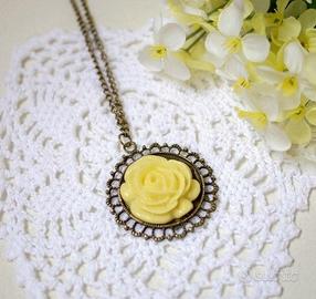 Collana Disney con Medaglione "Rosa Incantata"