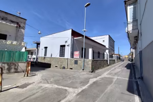 Casa indipendente di 260 m² con 4 locali e box aut