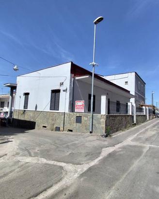 Casa indipendente di 260 m² con 4 locali e box aut