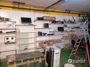 arredamento negozio, scaffali oltre 20 mt lineari