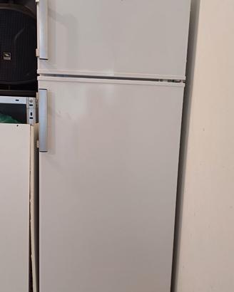 Frigorifero con congelatore, marca Electroline