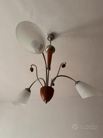 Lampadario in legno e vetro a tre luci