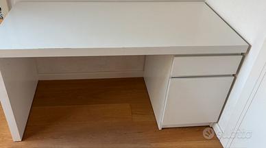 Scrivania con cassettiera ikea usata