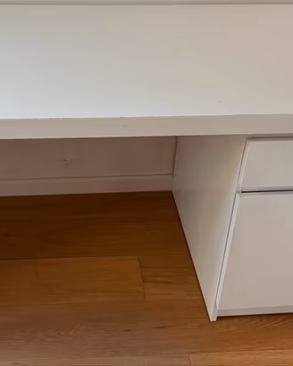 Scrivania con cassettiera ikea usata