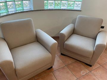 Piccolo divano letto e 2 poltrone