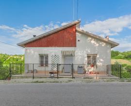 CASA INDIPENDENTE CON TERRENO, RISTRUTTURATA NEL 2