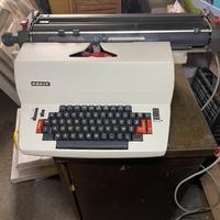 Macchina da scrivere facit