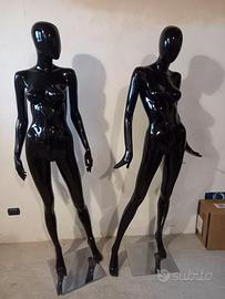 coppia manichini stilizzati nero lucido