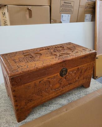 baule orientale in canfora