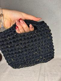 Borsa a mano piccola nero e oro uncinetto