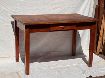 tavolo da cucina con cassetto 