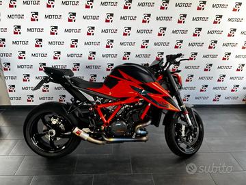 Ktm 1290 super duke con scarico racing