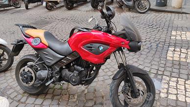 BMW F 650 scarbet