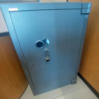 Cassaforte con serratura e maniglione blindata 