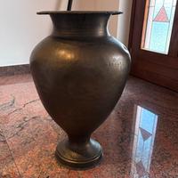 Vaso in metallo brunito