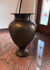 Vaso in metallo brunito