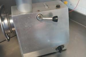 attrezzi x macelleria  in buone condizioni