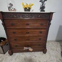 Cassettone antico con marmo