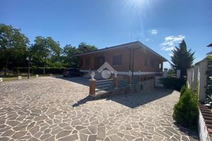 VILLA SINGOLA A AVEZZANO