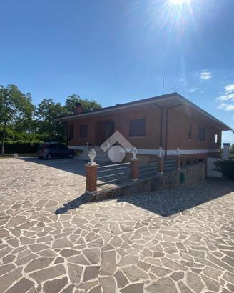 VILLA SINGOLA A AVEZZANO