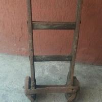Vecchio carrello facchino antiquariato