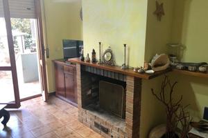 Alghero con giardino vicino al mare