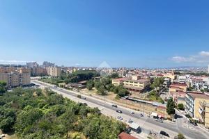4 LOCALI A NAPOLI