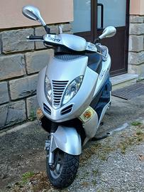 Scooter KYMKO B&W 150