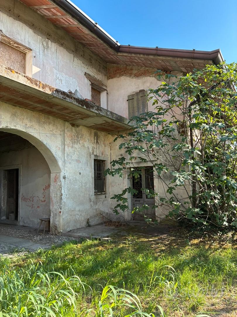 Casale rustico con ampio terreno - Vista 5