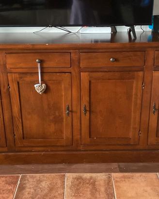 2 MOBILI IN LEGNO MASSICCIO – €700