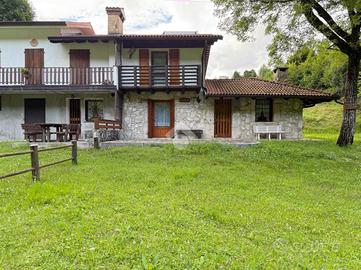 CASA SEMINDIPENDENTE A TRASAGHIS