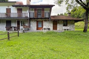 CASA SEMINDIPENDENTE A TRASAGHIS