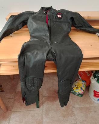 tuta in pelle 