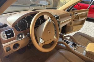 Porsche cayenne total blak