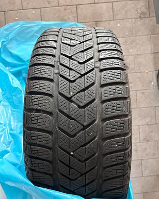 225x45x17  94H. Gomme invernali Pirelli sottozero