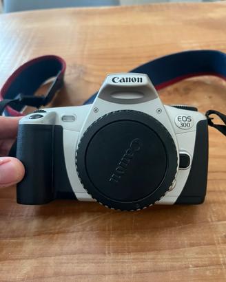 Canon EOS 300 + obiettivo canon Zoom EF 28-80mm
