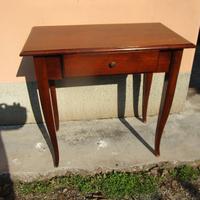 scrittoio stile arte povera con gambe a sciabola e