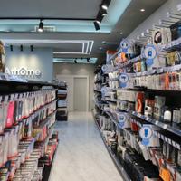 Scaffalature per negozio in svendita